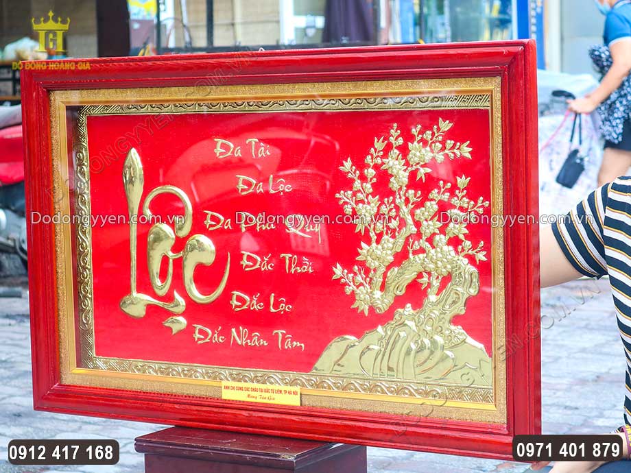 Gia chủ n&ecirc;n chọn tranh c&oacute; k&iacute;ch thước ph&ugrave; hợp, h&agrave;i h&ograve;a với kh&ocirc;ng gian